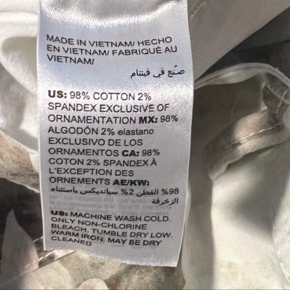 Chicos Womens Camo Cargo Pocket Mid Rise Capri Cropped Pants Stretch Sz 14 - Picture 6 of 7